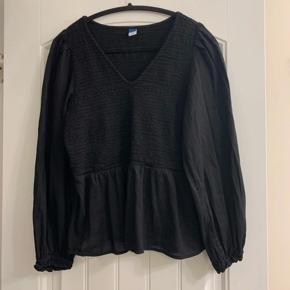Old Navy black long sleeve smocked peplum blouse, size L - Picture 4 of 7